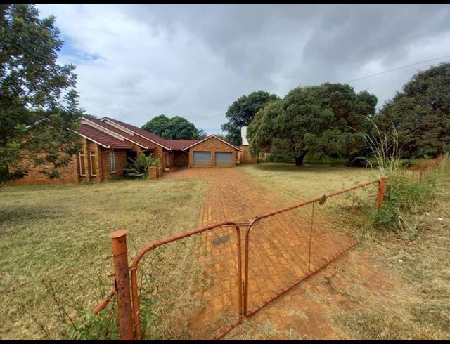 4 BEDROOM HOUSE FOR SALE IN LAERSDRIF